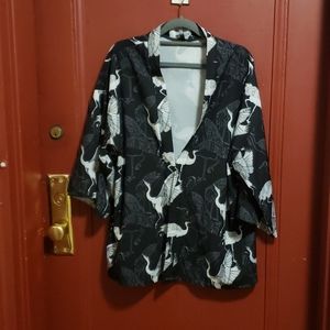 MEN'S BLACK FLORAL PANCHO SIZE LARGE